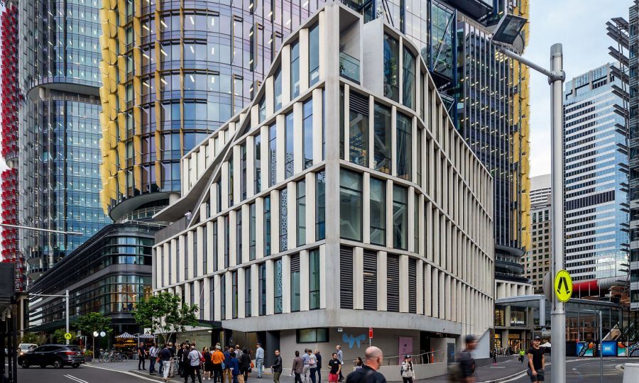 R7 Barangaroo by Durbach Block Jaggers. Despite being dwarfed by commercial monsters, the building has great presence. Copyright: Guy Wilkinson.