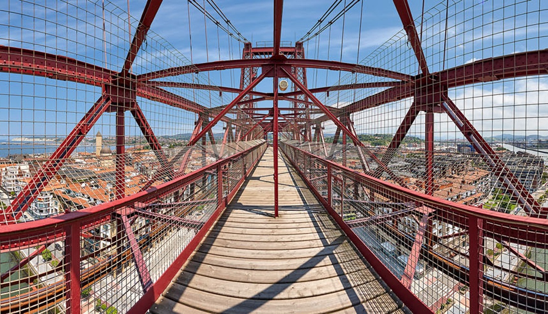 The visitors' platform looking towards Getxo. Copyright: Ayuntamiento de Getxo.