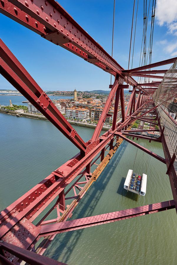 View down to the moving cabin. Copyright: Ayuntamiento de Getxo.