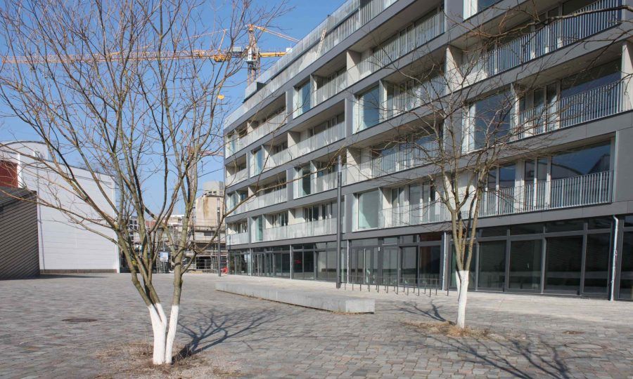 View of Metropolenhaus on Mendelsohn square - Guiding Architects