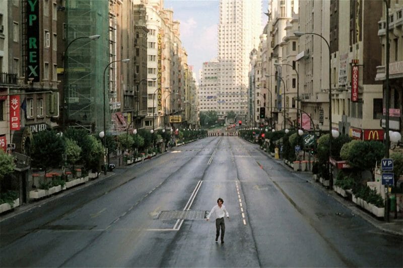 Madrid: Gran Vía, single frame from the movie „Abre los Ojos“ by Alejandro Amenabar, 1997