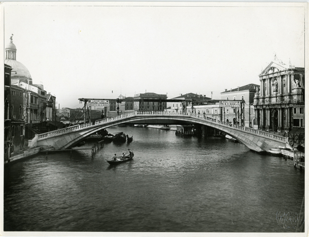 Ponte degli Scalzi under construction. Photo by: