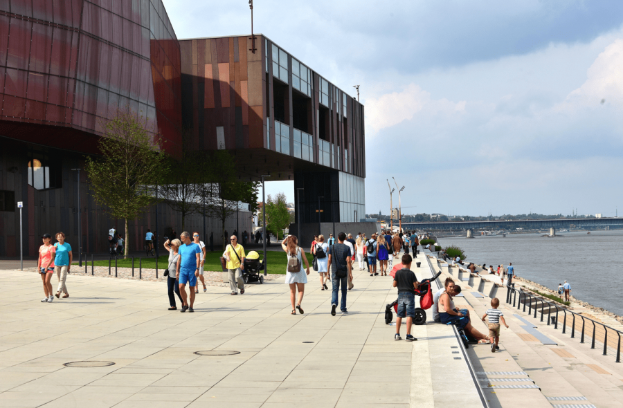 Copernicus Science Centre and the boulevards along the Vistula river. - Varsovie