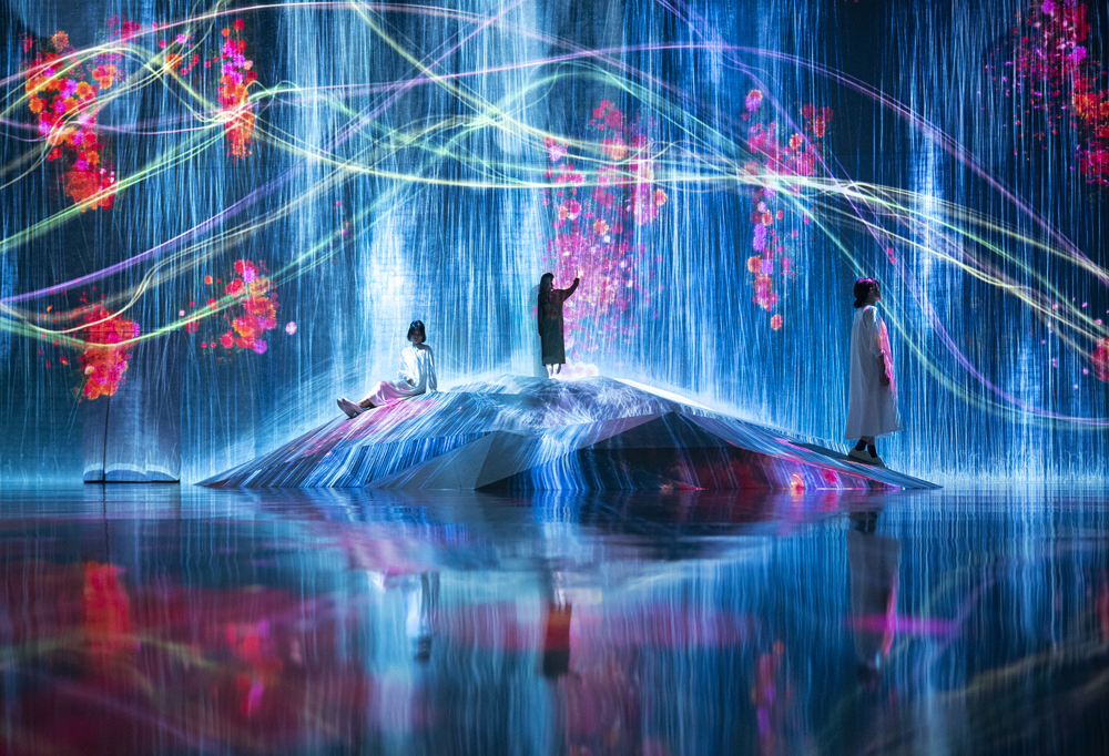 Universe of Water Particles on a Rock where People Gather © teamLab - HafenCity