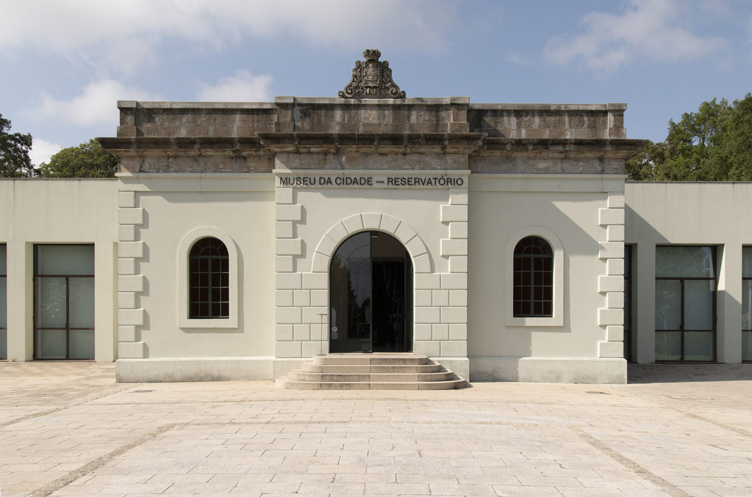 Water reservoir: main façade. Photo by