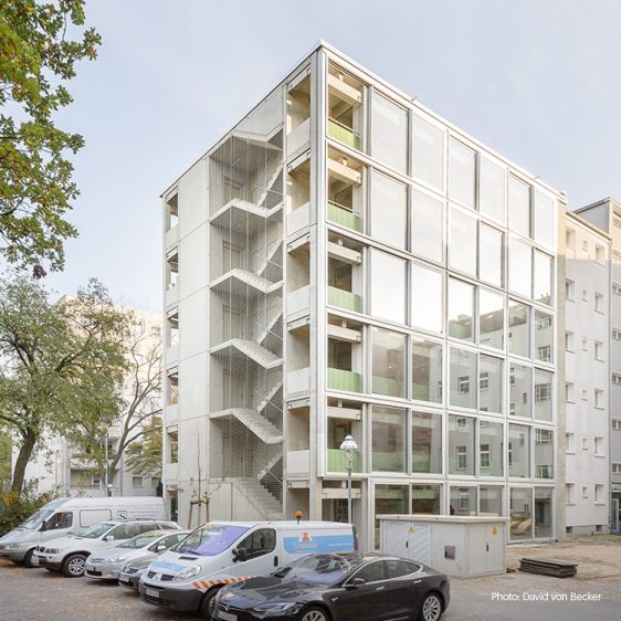 Housing Rack / Pre-fab House in Berlin