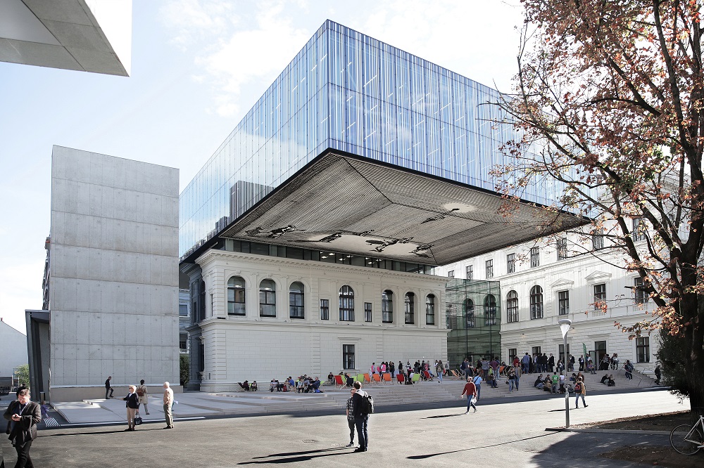 Two storeys added to the ring with the historic reading room at its core - with a glass joint in good Graz architectural tradition. Photo by: ©Crystal O'Brien - Kupfner