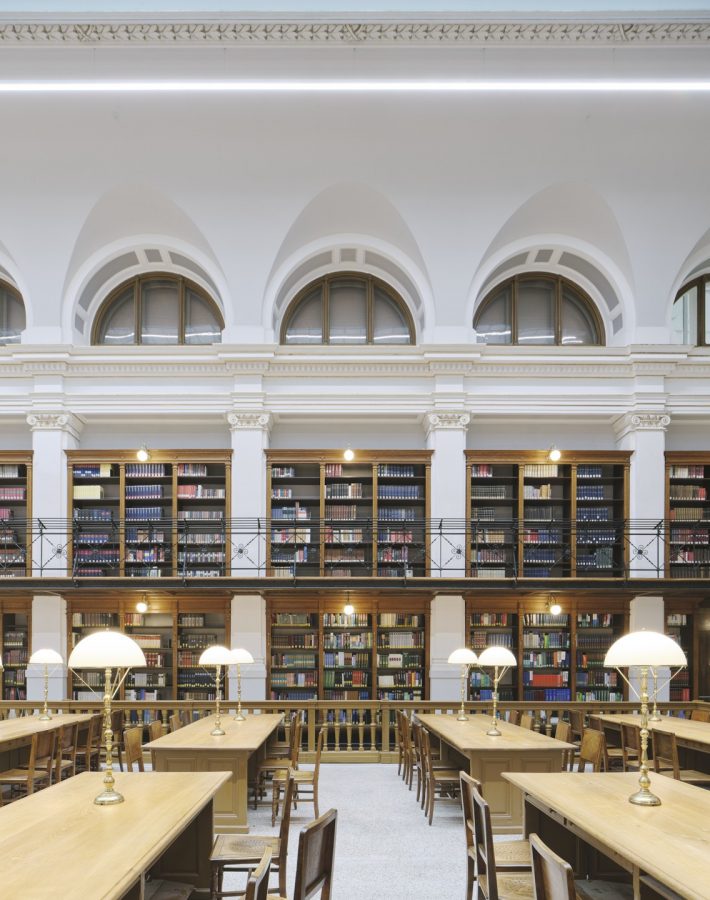 The historic reading room remains the core. Photo by: ©David Schreyer - The renovation and expansion of the library of the University of Graz