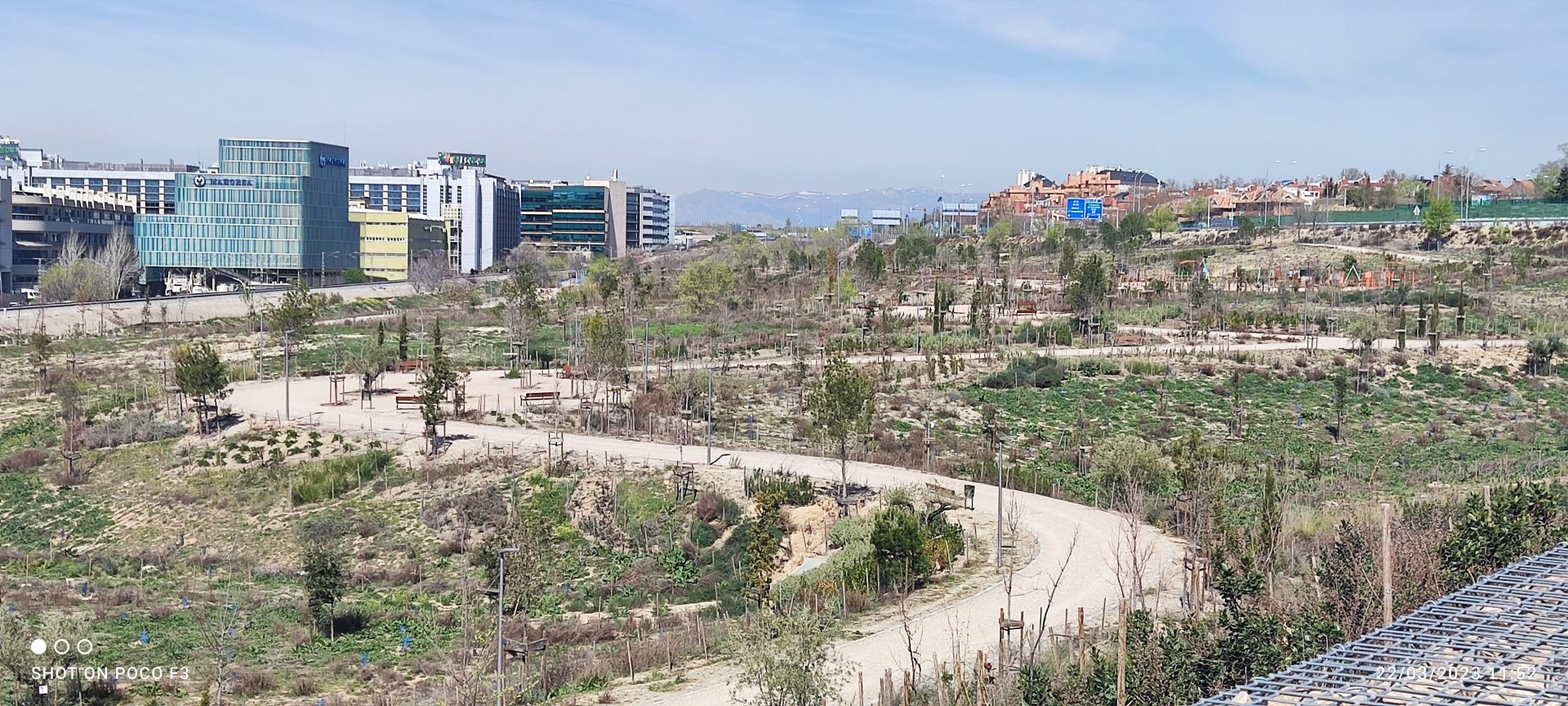 Bosque de los Abrazos Perdidos, one of the parts already implemented with three sizes of trees, large (short term), medium (medium term) and small (long term). Photo by: ©Werner Durrer