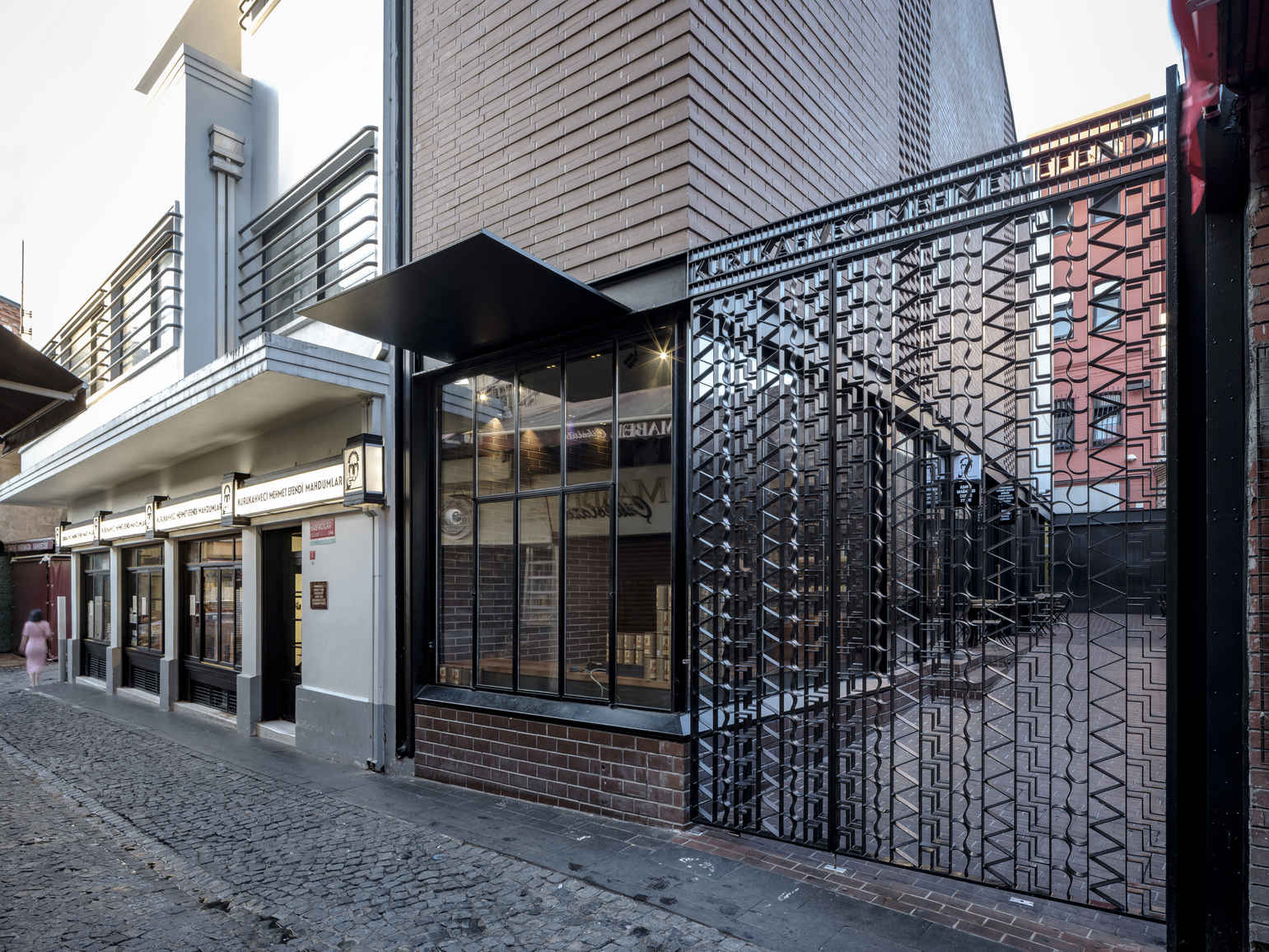 Brick façade of the annex building. ©Han Tümertekin