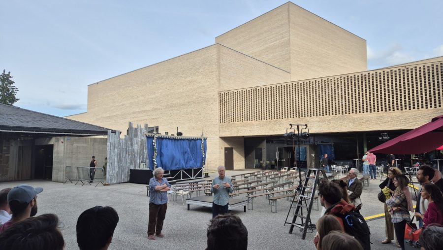 InsighTour Théâtre de Carouge: a dialogue between brick, light, and the performing arts. 